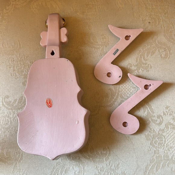Vintage hand painted porcelain Artmark violin wall pocket w/musical notes, 1950s - Picture 2 of 15
